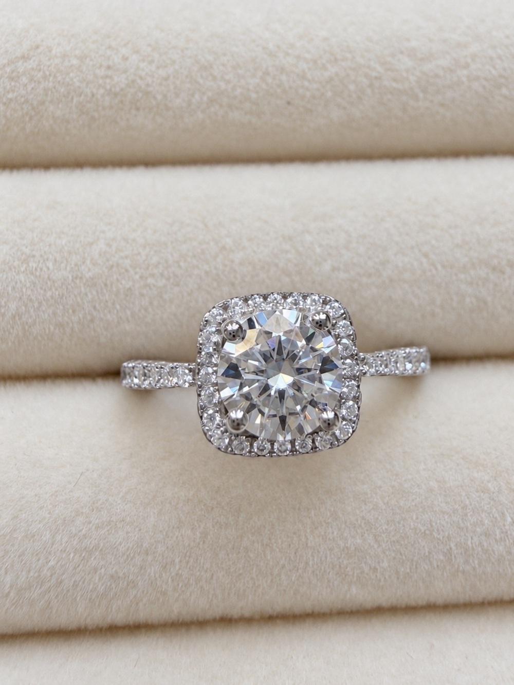 Elegant 1.27ct Moissanite Round Halo Engagement Ring Sterling Silver GRA Certif.